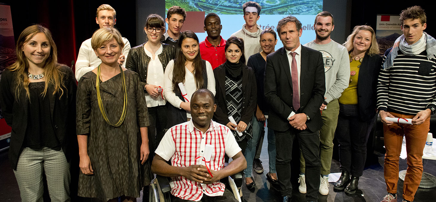 L'équipe de la Fondation UGA et son Président Patrick Lévy aux côtés des étudiants boursiers de la rentrée 2017 © François Henri